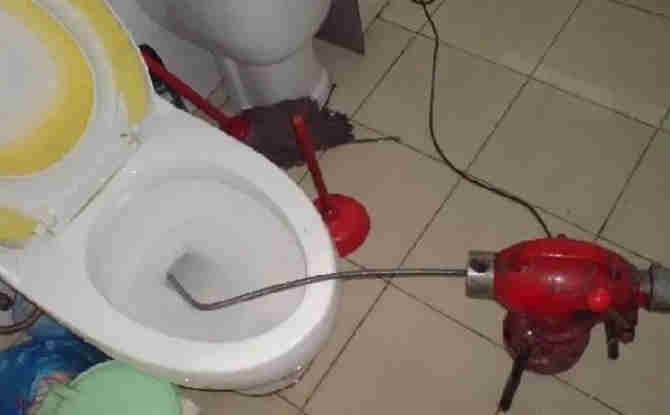 正蓝马桶通下水